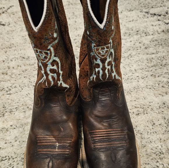 Kids Ariat Boots Size 3 - Picture 2 of 2